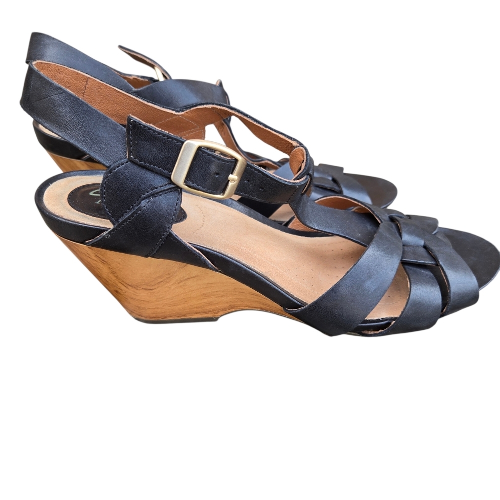 Clarks‎ Artisan Leather Sandals Buckle Accents Ladies 9
